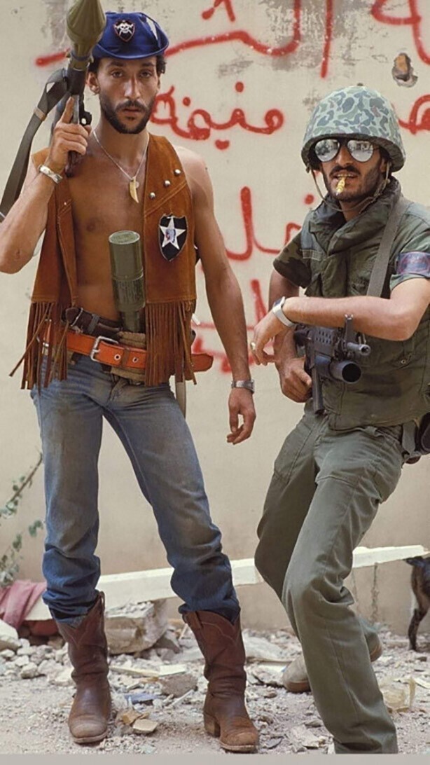 Палестинские боевики в Бейруте во время израильского вторжения в Ливан в 1982 году. 16 августа 1982 г.