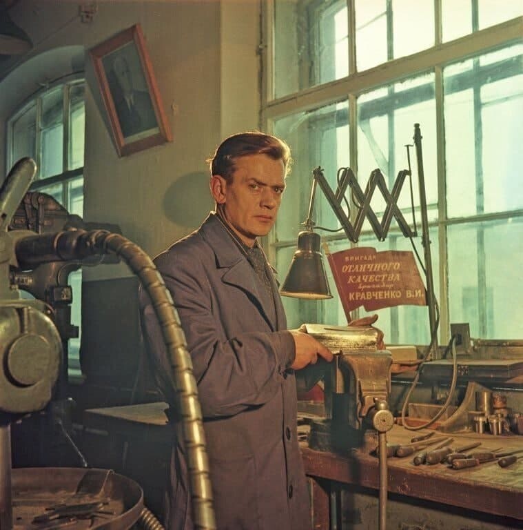 «Лучший инструментальщик города Ленинграда» бригадир Владимир Кравченко, 1953