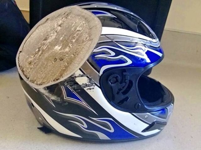 6. Мотоциклетный шлем после падения на скорости 110 км/ч