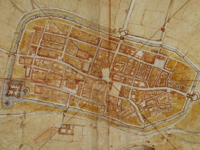 4. Леонардо да Винчи сделал "спутниковую" карту итальянского города в 1502 году с помощью линеек и транспортиров, которыми измерял угол дорог