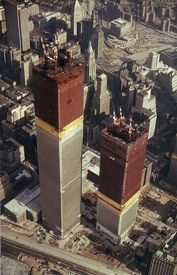 Строительство башен Всемирного торгового центра на Манхэттене  США, Нью-Йорк, февраль 1971 год