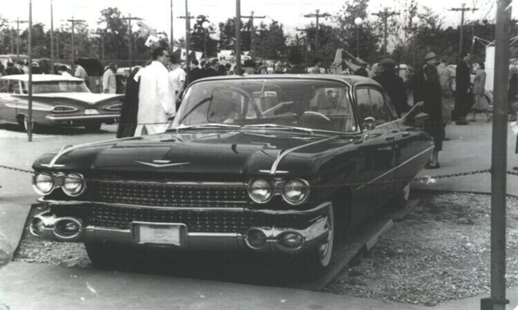 Cadillac Sedan Deville