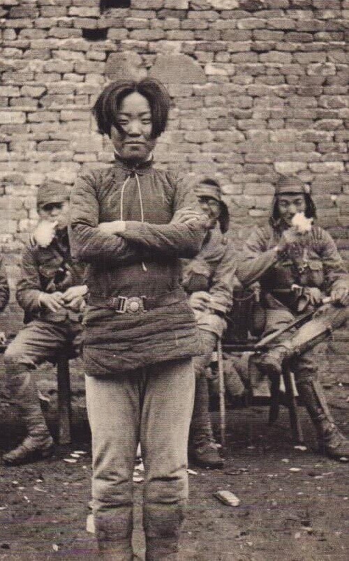 24-летняя китайская партизанка Чэн Бэньхуа за минуту до ее казни японцами, конец 1938 года