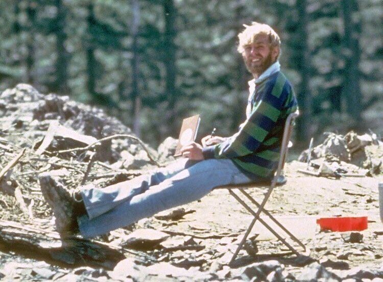 Последний снимок вулканолога Дэвида Джонстона за 13 часов до смерти в результате извержения вулкана Сент-Хеленс, 1980 год
