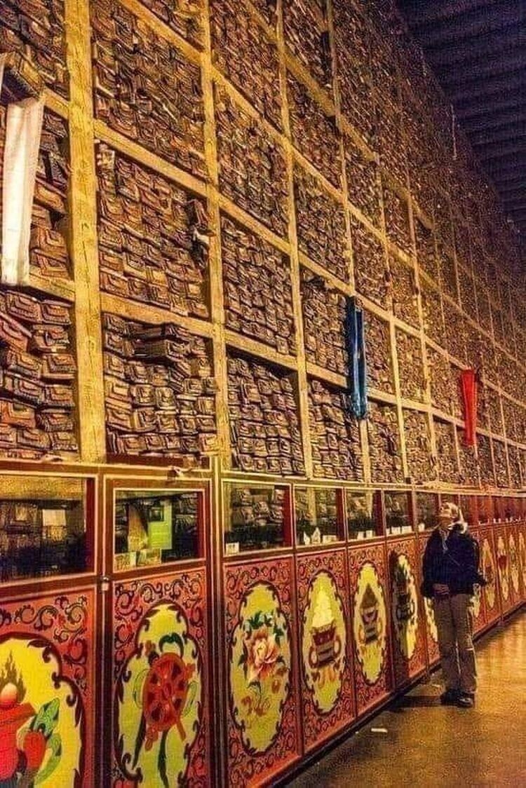 Библиотека, найденная в Тибете. Более 80 тысяч неприкосновенных свитков и книг