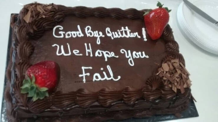 "Моя подружка переходит на новую работу. Этот торт подарил ей бывший босс"