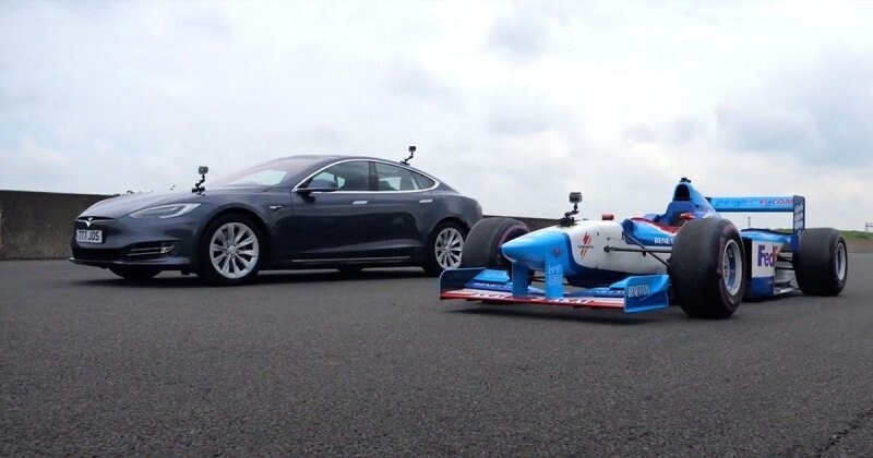 Tesla Model S сразилась в драг-рейсинге со старым болидом Формулы 1
