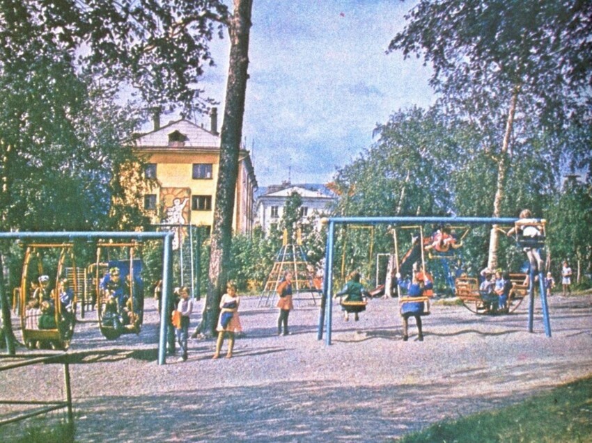 Вспомним советские дворы, из которых детвора не хотела уходить, сколько бы мамы не зазывали по домам