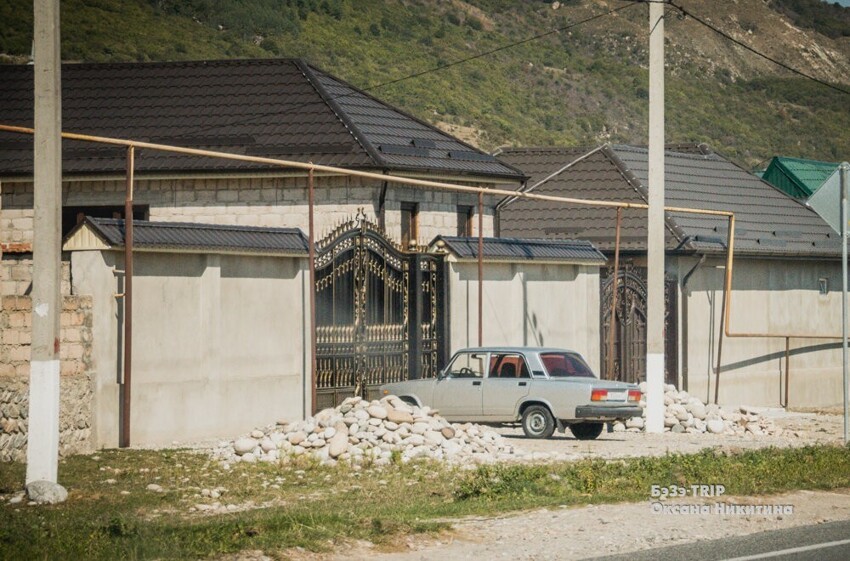 Почему на Кавказе нет окон, выходящих на улицу?  