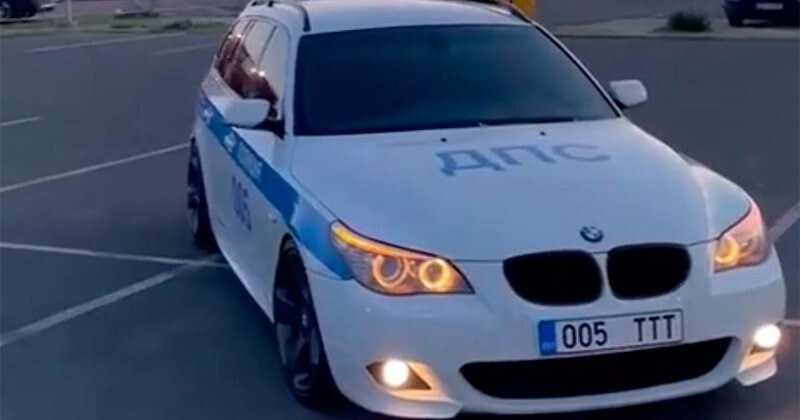 На девушку из Эстонии завели уголовное дело за то, что она оклеила свой BMW в цвета российской ДПС