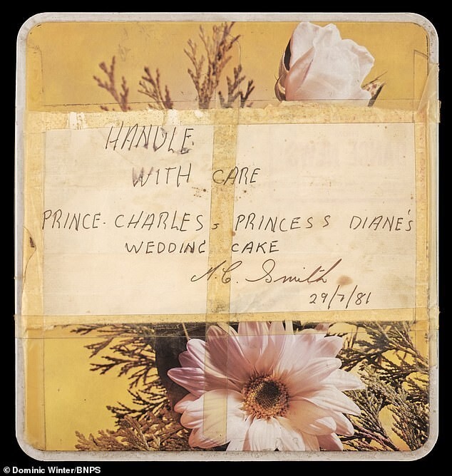 Кусок торта со свадьбы принца Чарльза и Дианы выставили на продажу
