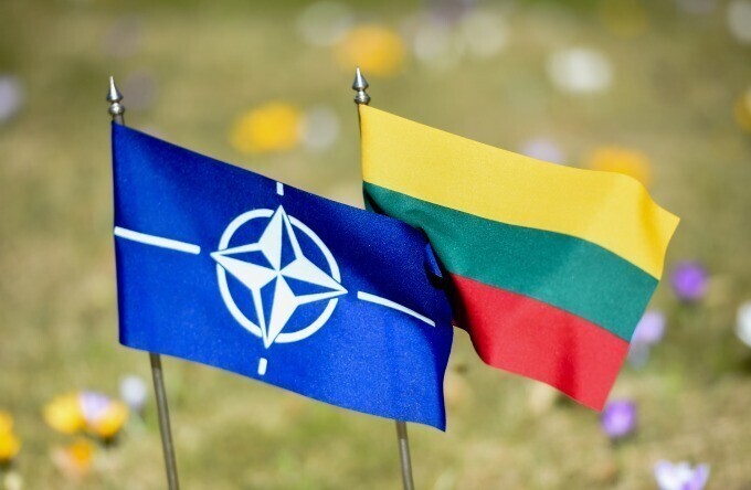 Мне нужно больше золота: президент Литвы просит НАТО отправить войска