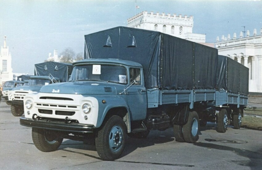 Выставка грузовиков СССР на ВДНХ