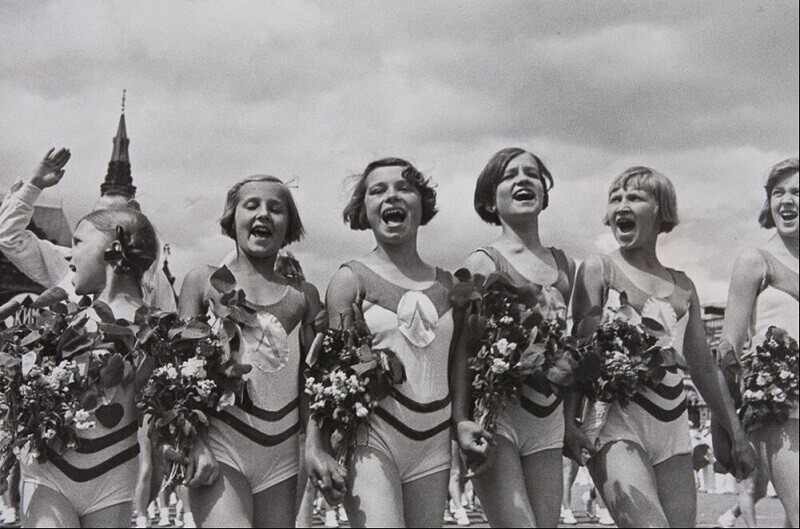 На параде спортсменов. Москва. СССР. 1932 год