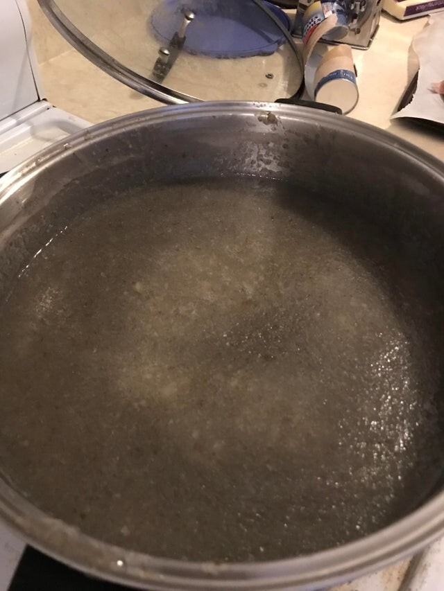 Мой друг решил сделать пюре из сырого картофеля, чтобы быстрее его сварить