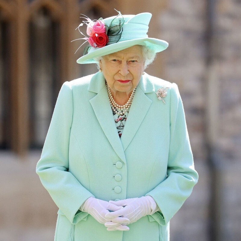 Королева Елизавета II вынуждена спасать свои земли от проектов "зеленой энергетики"