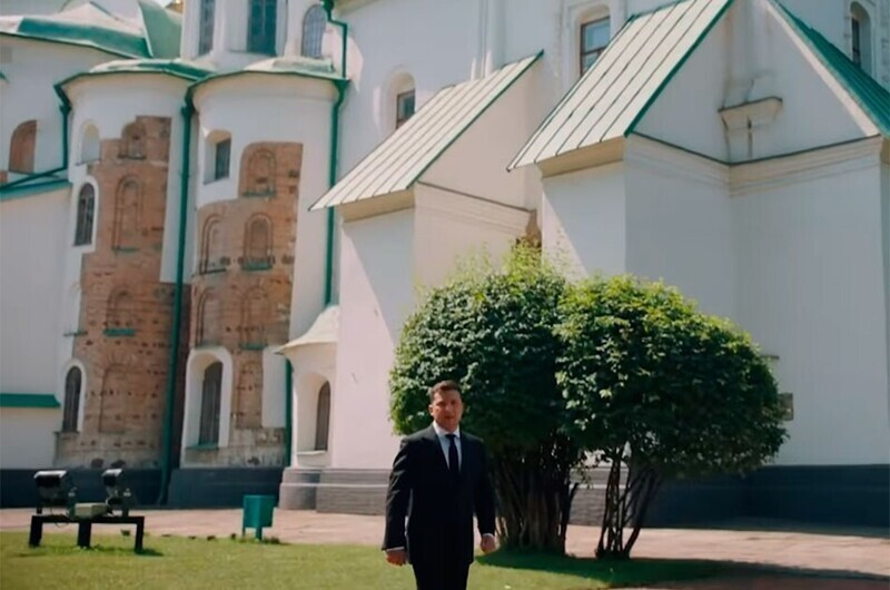 Зеленский под двуглавым орлом