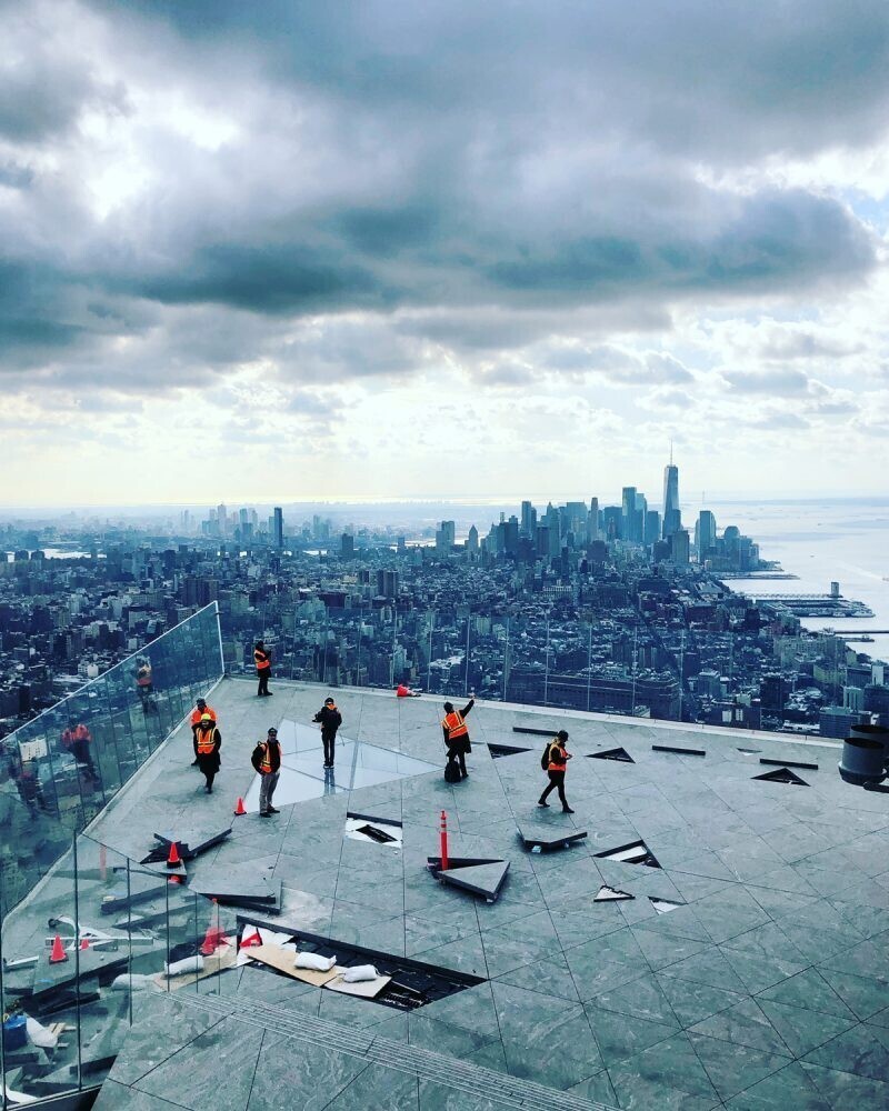 Рабочие на крыше высотного здания на Манхэттене, Liz Huang