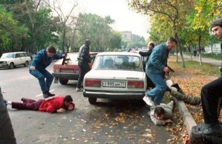 4. Задержание членов преступной группировки СОБРовцами в гражданском. Москва, 1993 год