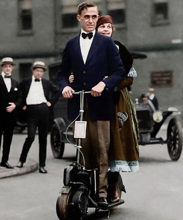 Пара катается. Нью-Йорк, США, 1923 год