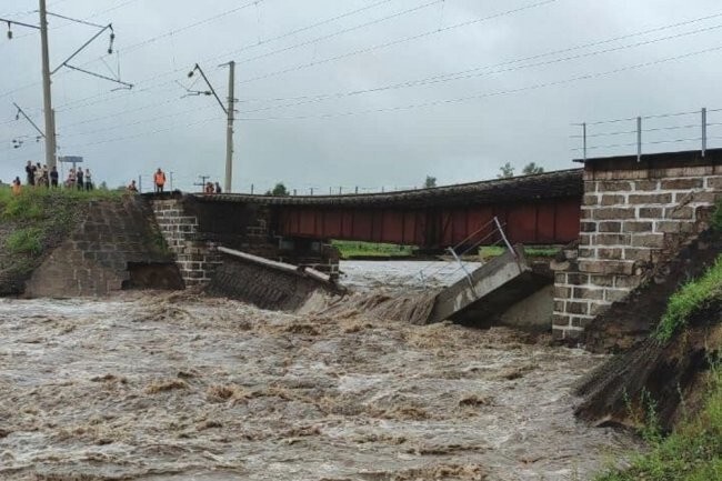 Паводок в Забайкалье разрушил мост