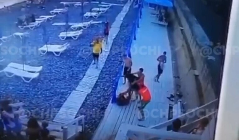 Турист в Сочи жестоко избил 17-летнего спасателя на пляже 