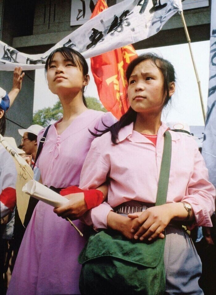23. Нетипичная фотография протестующих на площади Тяньаньмэнь