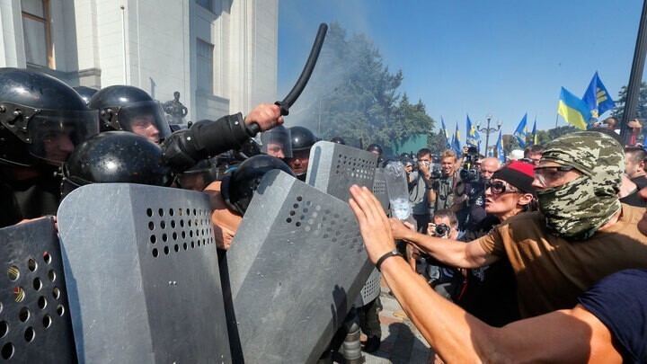 В Киеве готовятся подавлять осенние протесты населения