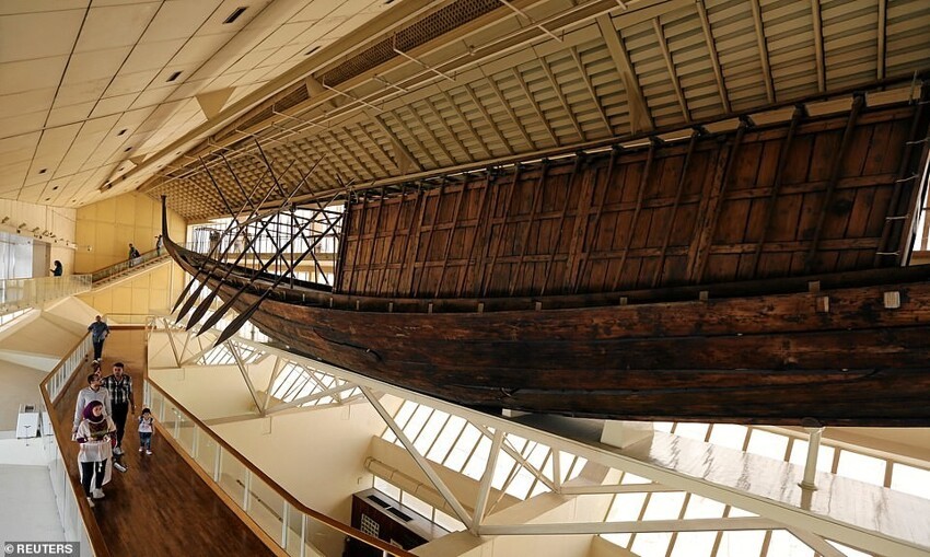 Лодку фараона Хеопса возрастом 4600 лет доставили в Большой египетский музей