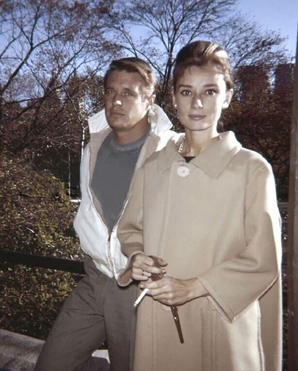 Одри Хепберн и Джордж Пеппард во время съёмок романтической комедии режиссёра Блэйка Эдвардса «Завтрак у Тиффани». 1961 год