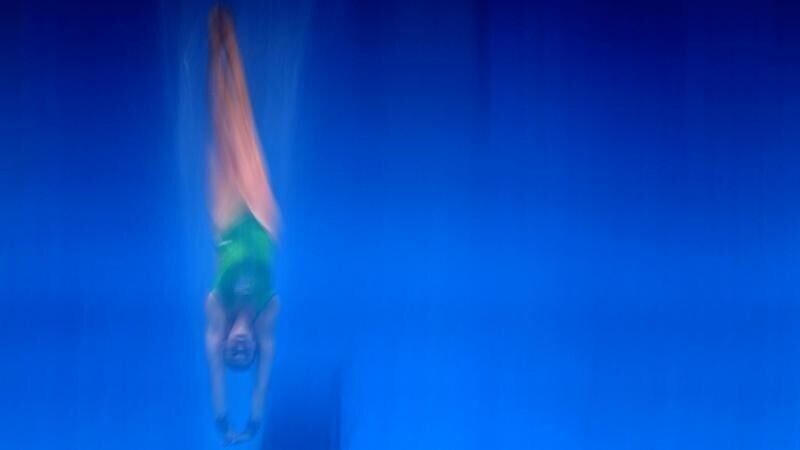 Джулия Винсент из ЮАР в квалификационных соревнованиях по прыжкам с 3-метровой вышки