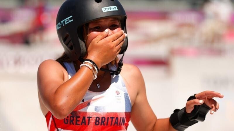 13-летняя Скай Браун завоевывает бронзу в скейтбординге, став самой юной британкой - медалисткой Олимпиады