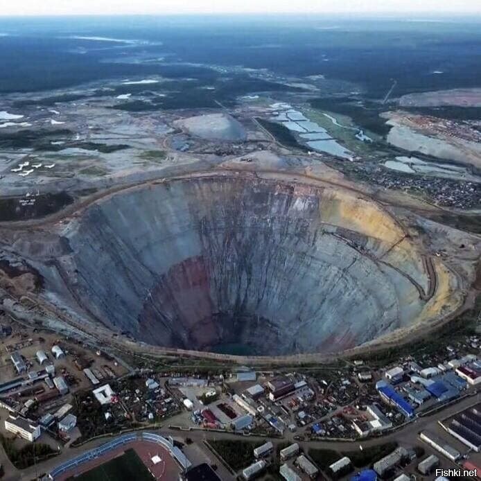 Алмазный карьер «Мир», г