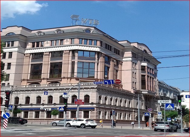 Ну, что, маленькие украинцы, продали вас с потрохами