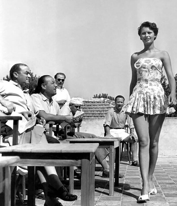 Будущая легенда итальянского кино юная Софи Лорен на конкурсе Мисс Италия в 1950 году