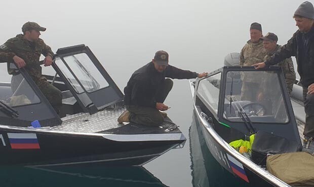 На Камчатке в Курильское озеро упал вертолет с туристами. Выживший пассажир рассказал о случившемся