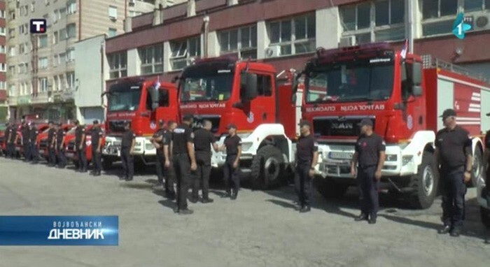 Сербия отправила в помощь Греции спецотряд в составе 37 пожарных, 14 автомобилей и 3 вертолетов