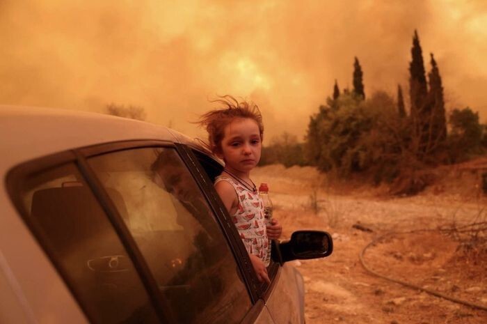 В Греции продолжают бушевать лесные пожары: фото и видео с места событий