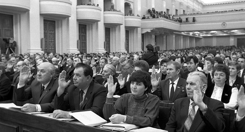 Как Ельцин избавлялся от советского наследия в Кремле, превращая рабочие и сталинские помещения в царские хоромы