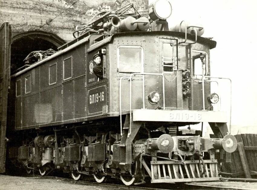 Первый советский электровоз - ВЛ19