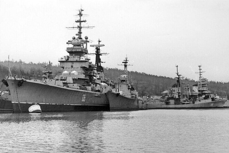 Когда-то здесь базировались крейсера Советско-Гаванской Военно-Морской Базы