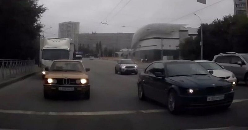 Это фиаско, братан: "гонщик" на BMW устроил ДТП в Новосибирске