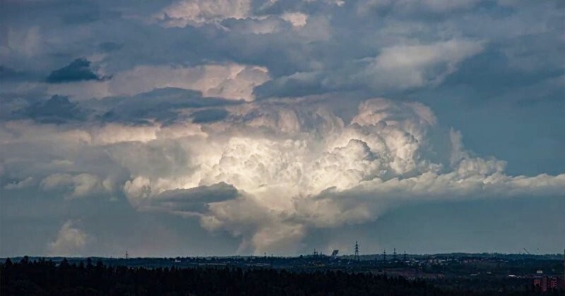 Облака похожие на «торнадо»: петербуржцы запечатлели уникальное погодное явление