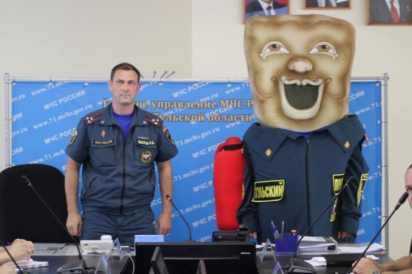 Тульского Пряника приняли в МЧС, чтобы научить детей правилам безопасности