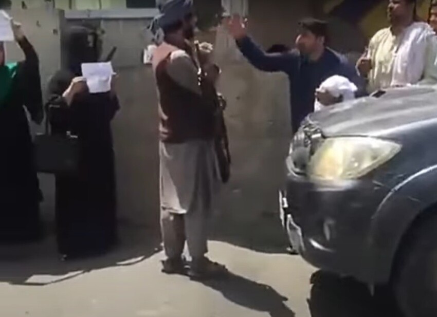 Прав и свобод: в Афганистане прошла первая, после смены власти, женская манифестация