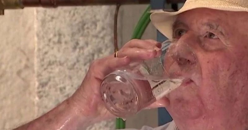 82-летний инженер сконструировал машину, которая добывает питьевую воду из воздуха