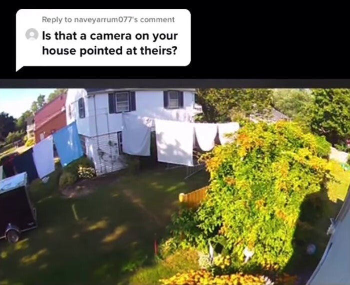 Девушка затеяла бельевую войну с соседкой, которая направила пять камер на ее дом