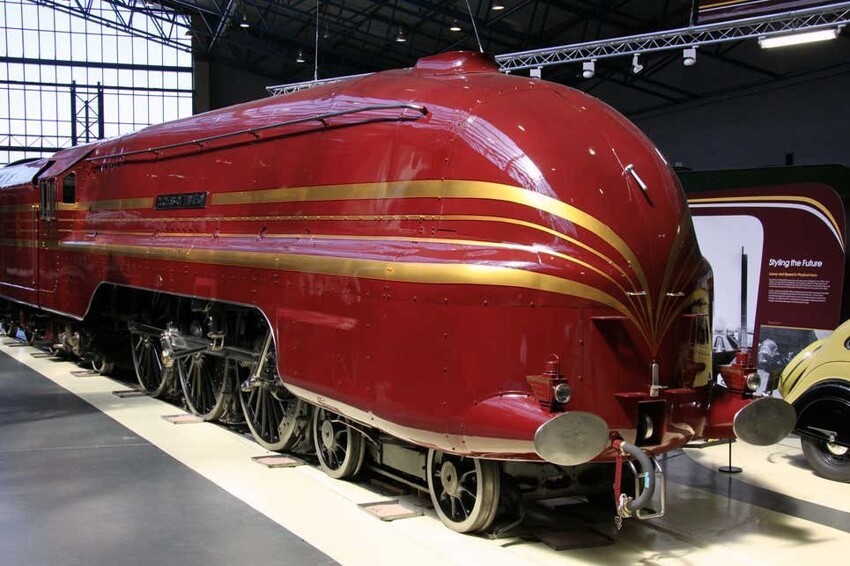 Локомотив LMS Coronation Class, представленный в 1937 году в ознаменование коронации короля Георга VI