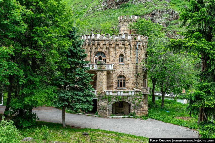 Долгожданный Кавказ. Заброшенный замок в Кавказских горах