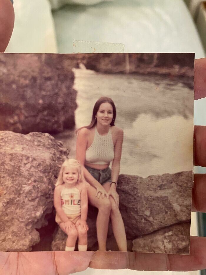 "Моя мама и бабушка на отдыхе, 1974"